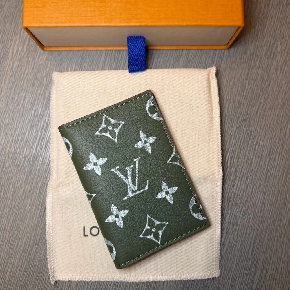 LV P9 Pocket Organizer - Picture 3 of 4